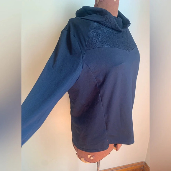 Fabletics sweatshirt, mock neck, lace - Picture 4 of 9